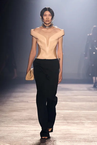 Look 18